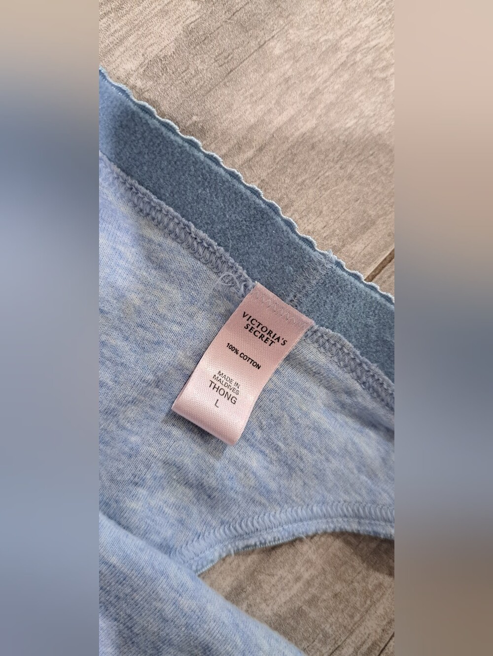 Victoria Secret Thong - Picture 2 of 3